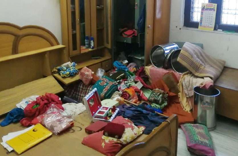 चोरों ने बनाया सूने घर को निशाना चोरों ने बनाया सूने घर को निशाना