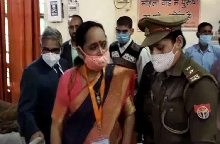 1_2.jpg महिला आयोग सदस्य ने जिला अस्पताल का किया निरीक्षण, कमियों पर जताई नाराजगी