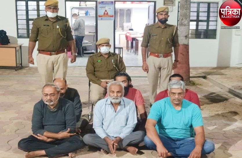 आदर्श घोटाला : आठ आरोपियों को जोधपुर जेल से पाली लाए प्रोडक्शन वारंट पर आदर्श घोटाला : आठ आरोपियों को जोधपुर जेल से पाली लाए प्रोडक्शन वारंट पर