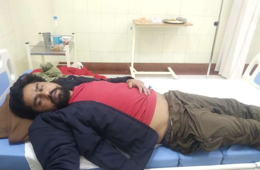 पीबीएम अस्पताल में चालानी गार्ड को धक्का देकर भागा बंदी पीबीएम अस्पताल में चालानी गार्ड को धक्का देकर भागा बंदी