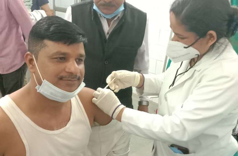 br2302-312.jpg 200 में से 134 को ही लगा दूसरा डोज इधर, कोरोना के दूसरे स्ट्रैन का खतरा भी डराने लगा
