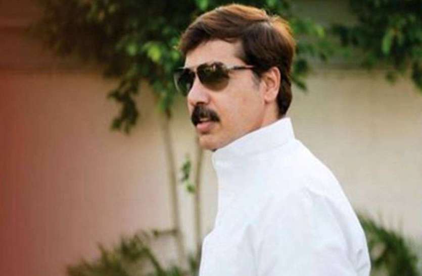 बाहुबली पूर्व सांसद धनंजय सिंह गिरफ्तारी वारंट जारी होते ही अंडर ग्राउंड, पुलिस संभावित ठिकानों पर दे रही दबिश बाहुबली पूर्व सांसद धनंजय सिंह गिरफ्तारी वारंट जारी होते ही अंडर ग्राउंड, पुलिस संभावित ठिकानों पर दे रही दबिश