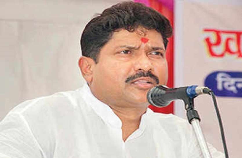 MP Mohan Delkar दमन और दीव के सांसद मोहन डेलकर होटल में मृत मिले, पुलिस ने आत्महत्या की आशंका जताई