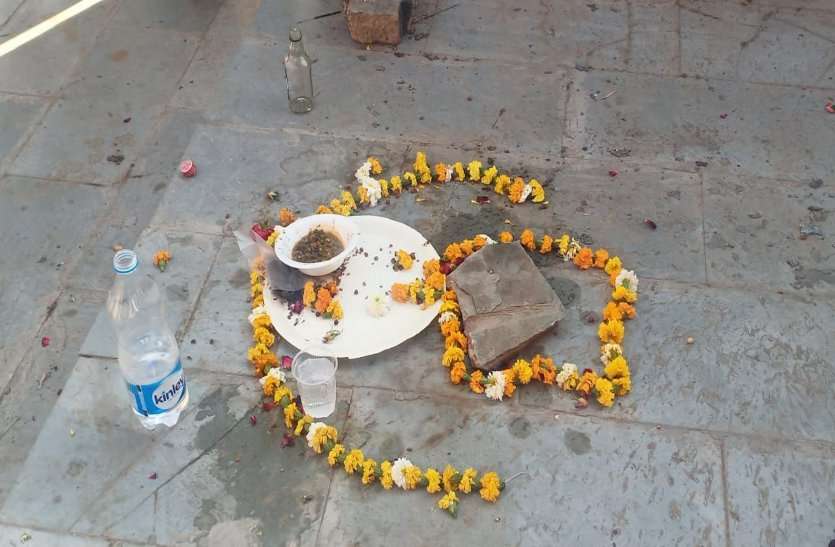मुक्तिधाम से अस्थियां गायब, तांत्रिक क्रिया की आशंका मुक्तिधाम से अस्थियां गायब, तांत्रिक क्रिया की आशंका