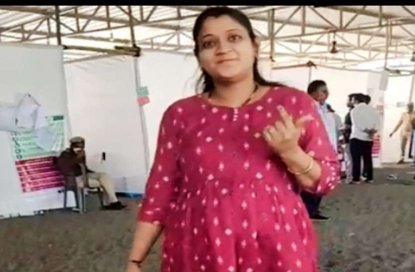 Election/ गर्भवती महिलाओं ने मतदान कर अन्य को किया प्रेरित Election/ गर्भवती महिलाओं ने मतदान कर अन्य को किया प्रेरित