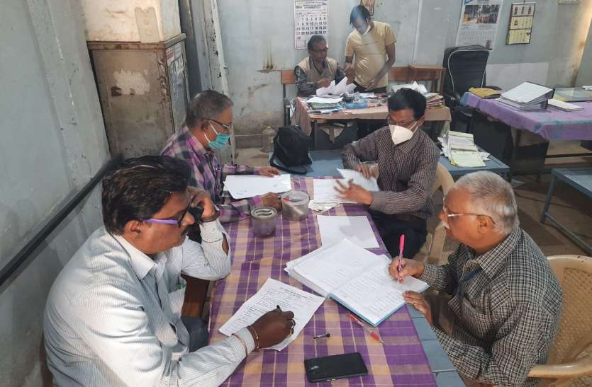 ट्रेसिंग टीम को परेशान कर रहे संक्रमित, परिवार की जांच में बाधा ट्रेसिंग टीम को परेशान कर रहे संक्रमित, परिवार की जांच में बाधा