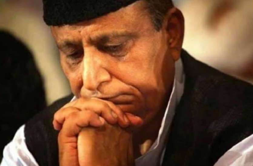 ajam_khan.jpg शिकंजा जेल में बंद आजम खान ने जमा कराएं 1.37 करोड रुपए