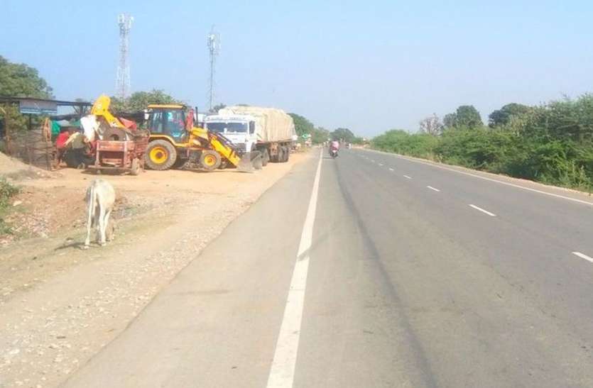 11 माह से बंद पड़ी रोडवेज बस, प्राइवेट में खा रहे धक्के 11 माह से बंद पड़ी रोडवेज बस, प्राइवेट में खा रहे धक्के