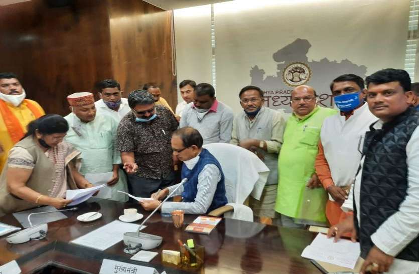कुक्षी क्षेत्र में खोला जाए टेक्सटाइल पार्क कुक्षी क्षेत्र में खोला जाए टेक्सटाइल पार्क