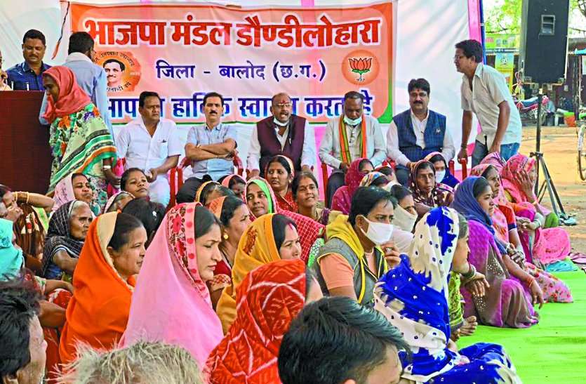नगर पंचायत में कमीशनखोरी व भ्रष्टाचार के खिलाफ भाजपा का धरना, जांच कर कार्रवाई की मांग नगर पंचायत में कमीशनखोरी व भ्रष्टाचार के खिलाफ भाजपा का धरना, जांच कर कार्रवाई की मांग