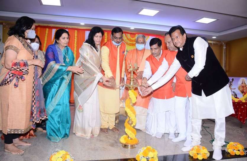 ekal.jpg परिवार के केन्द्र में भगवान हों तो घर नहीं टूटेगा: संत मेहता