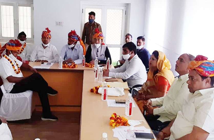 मालपुरा नगरपालिका का हंगामे के बीच 35 करोड़ के बजट का हुआ अनुमोदन मालपुरा नगरपालिका का हंगामे के बीच 35 करोड़ के बजट का हुआ अनुमोदन