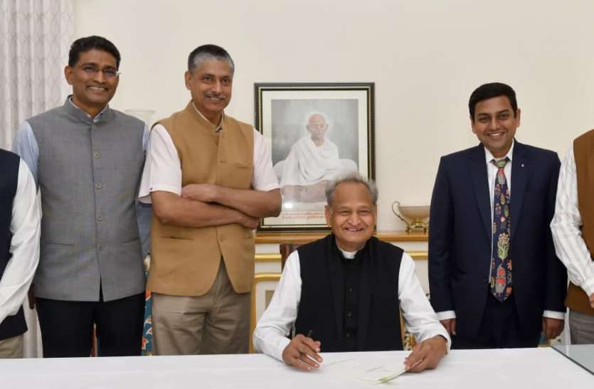 Softcopy of the budget will be made available to assembly members विधानसभा में सदस्यों को उपलब्ध करवाई जाएगी बजट की सॉफ्टकॉपी