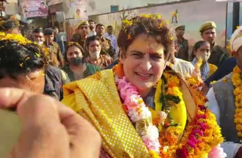 प्रियंका गाँधी - फ़ोटो - पत्रिका न्यूज़ नेटवर्क बाँके बिहारी के चरणों में प्रियंका गांधी, सिर झुका माँगी मनौती