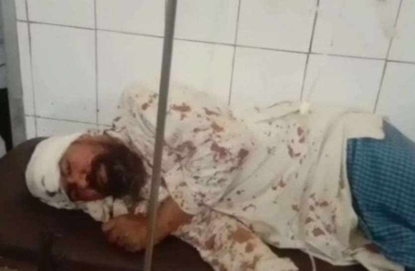 पुरानी रंजिश में दो पक्षों में खूनी संग्राम, धारदार हथियार के हमले में दो लोग गंभीर घायल पुरानी रंजिश में दो पक्षों में खूनी संग्राम, धारदार हथियार के हमले में दो लोग गंभीर घायल