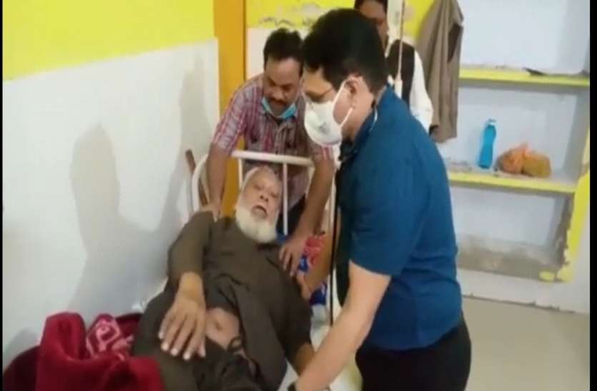 पद्मश्री मोहम्मद शरीफ को इलाज के लिए है मदद का इंतजार लावारिस लाशों के मसीहा पद्मश्री मोहम्मद शरीफ को इलाज के लिए है मदद का इंतजार