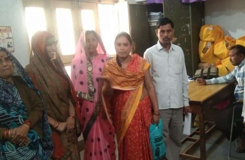 सहायक समिति प्रबंधक की मौत से गुस्साए परिजन ने मचाया हंगामा सहायक समिति प्रबंधक की मौत से गुस्साए परिजन ने मचाया हंगामा