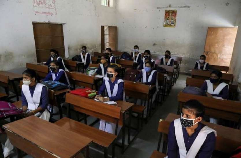 telangana_reopened_school.jpg Telangana: 6वीं से 8 वीं कक्षा के छात्रों के लिए 24 फरवरी से खुलेंगे स्कूल