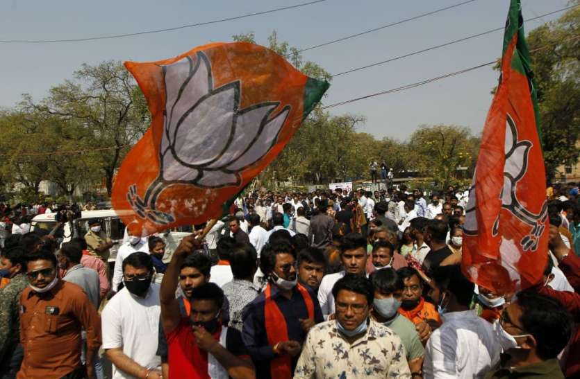 Gujarat: शहरों में भाजपा का दबदबा कायम, कांग्रेस ने मुंह की खाई Gujarat: शहरों में भाजपा का दबदबा कायम, कांग्रेस ने मुंह की खाई