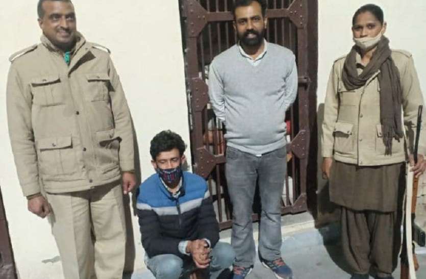 ढाई किलोग्राम अफीम मामले में कार मालिक गिरफ्तार ढाई किलोग्राम अफीम मामले में कार मालिक गिरफ्तार