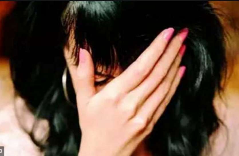 गाड़ी में लिफ्ट देने के बहाने विवाविता की लूट ली अस्मत गाड़ी में लिफ्ट देने के बहाने विवाविता की लूट ली अस्मत
