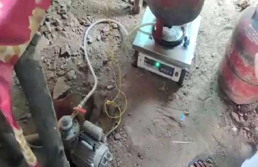 olice busted illegal refilling of LPG