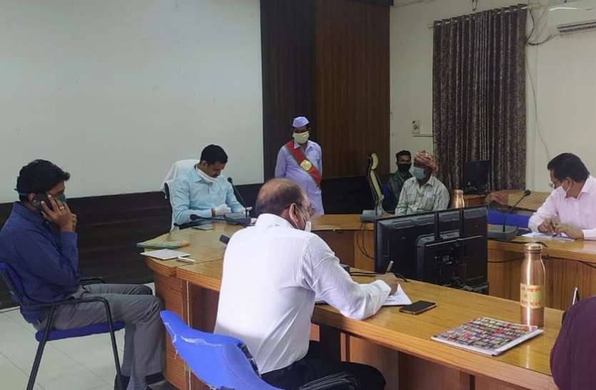 ग्राम पंचायत फुटतालाब के निर्माण कार्यों में गड़बड़ी, जांच के निर्देश ग्राम पंचायत फुटतालाब के निर्माण कार्यों में गड़बड़ी, जांच के निर्देश
