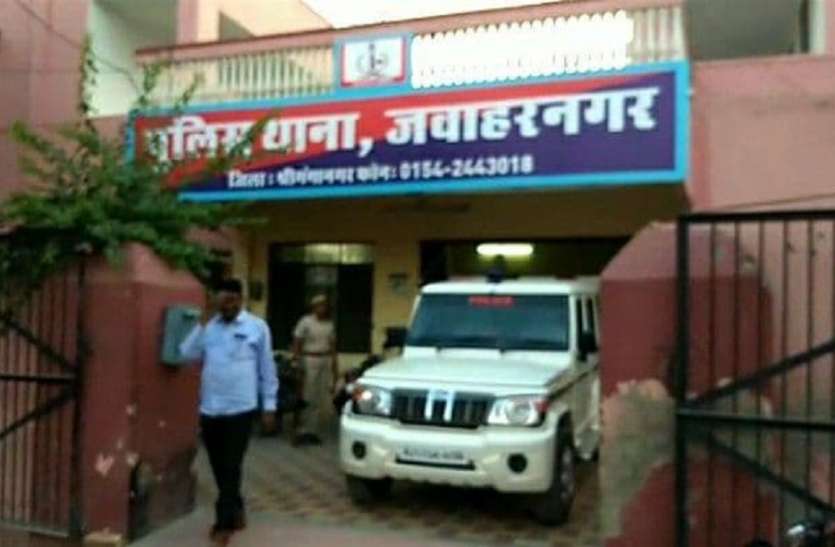 व्यापार के सिलसिले में बुलाकर व्यापारी को हनी ट्रैप में फंसा कार छीनी व्यापार के सिलसिले में बुलाकर व्यापारी को हनी ट्रैप में फंसा कार छीनी