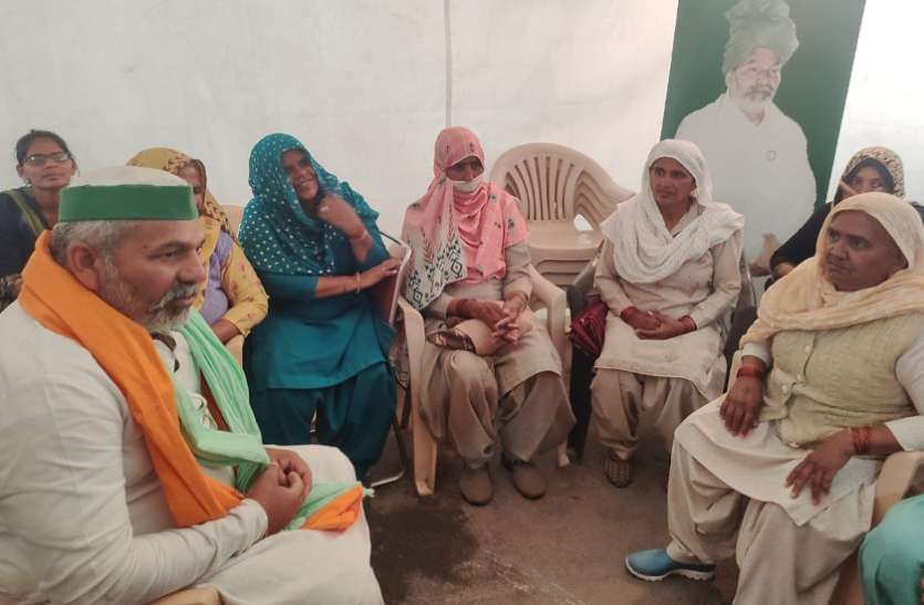 meerut2.jpg टिकैत से बोलीं महिलाएं- घर का काम बालक संभाल रहे हैं, तुम चिंता न करो