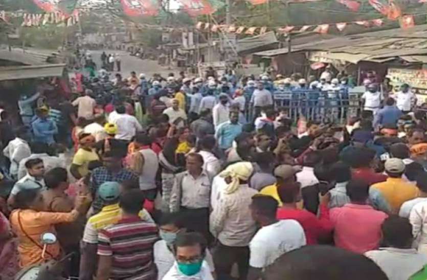 police stopped parivartan yatra bjp workers clashed bjp leader injured in lathicharge बंगाल: परिवर्तन यात्रा रोकने पर पुलिस से भिड़े BJP कार्यकर्ता, लाठीचार्ज में बीजेपी नेत्री घायल