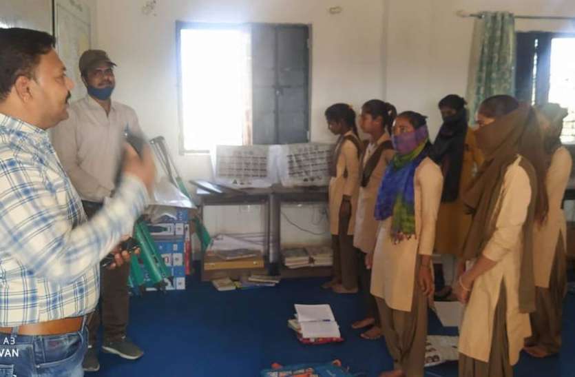 एसडीएम ने किया पीलीखेड़ा का निरीक्षण एसडीएम ने किया पीलीखेड़ा का निरीक्षण
