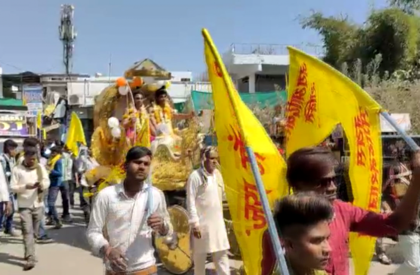 news शबरी माता जयंती पर शहर में निकला चल समारोह, आदिवासी भजनों की धुन पर थिरके लोग