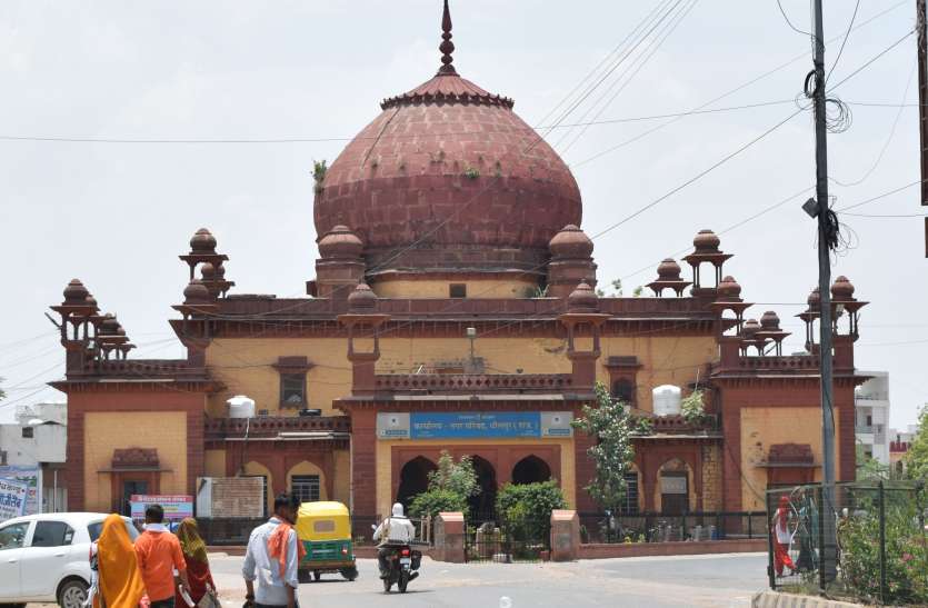 Big responsibility on ineligible personnel, Municipal bodies of Dholpur-Bharatpur running on the basis of Baishakhis अपात्र कार्मिकों पर बड़ी जिम्मेदारी, बैशाखियों के सहारे चल रहे धौलपुर-भरतपुर के नगर निकाय