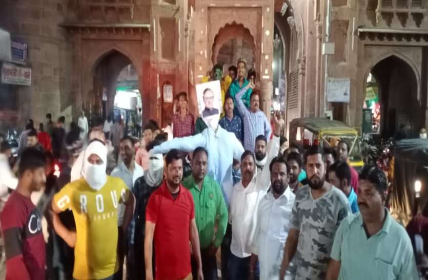 कोटगेट पर प्रदर्शन, डीएलबी और निगम प्रशासन की कार्यवाही पर रोष कोटगेट पर प्रदर्शन, डीएलबी और निगम प्रशासन की कार्यवाही पर रोष