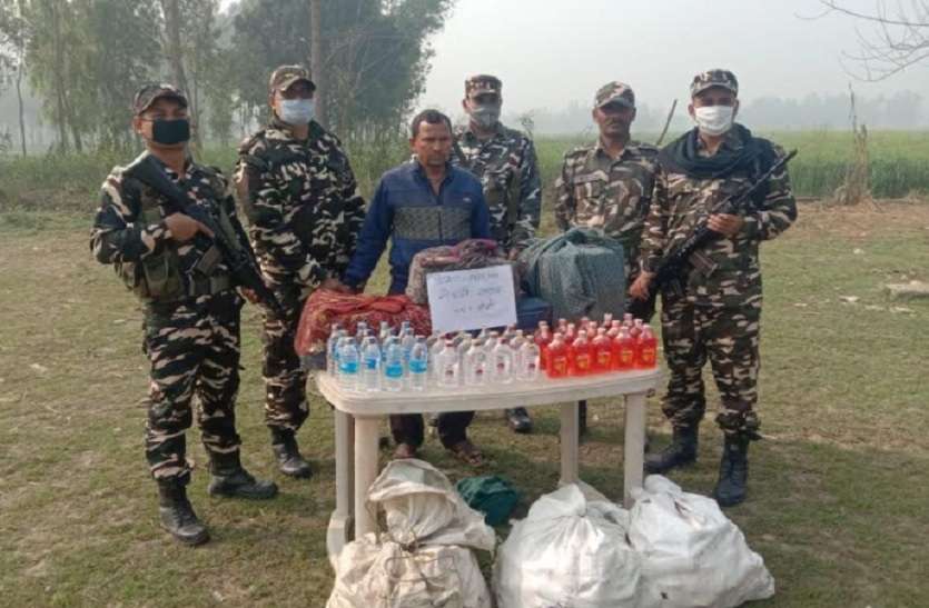 1_5.jpg एसएसबी ने 450 शीशी नेपाली शराब के साथ एक तस्कर किया गिरफ्तार