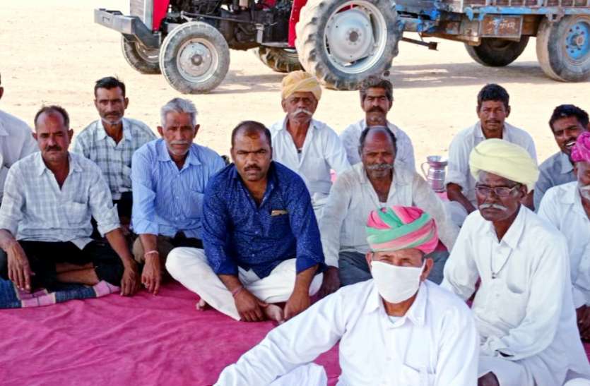 मंगेरिया में ग्रामीणों के धरने के 50 दिन हुए पूरे, नहीं हो रही सुनवाई मंगेरिया में ग्रामीणों के धरने के 50 दिन हुए पूरे, नहीं हो रही सुनवाई