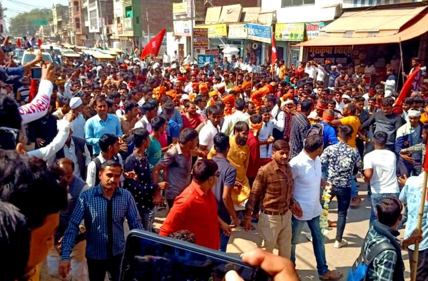 पूर्ण शराबबंदी पदयात्रा संत ने शुरू की पूर्ण शराबबंदी मुहिम, जुटी भीड़