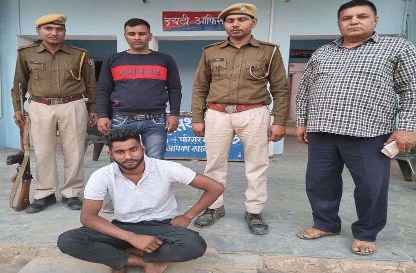 Five thousand priests arrested for robbing and firing in Saipau सैपऊ में लूट व फायरिंग का आरोपी पांच हजार का इनामी बदमाश गिरफ्तार