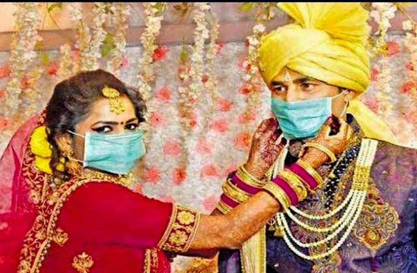कोरोना के बढ़ते मरीजों ने लगाया शादियों पर ग्रहण, बिना अनुमति निकली बारात तो देना पड़ेगा जुर्माना कोरोना के बढ़ते मरीजों ने लगाया शादियों पर ग्रहण, बिना अनुमति निकली बारात तो देना पड़ेगा जुर्माना
