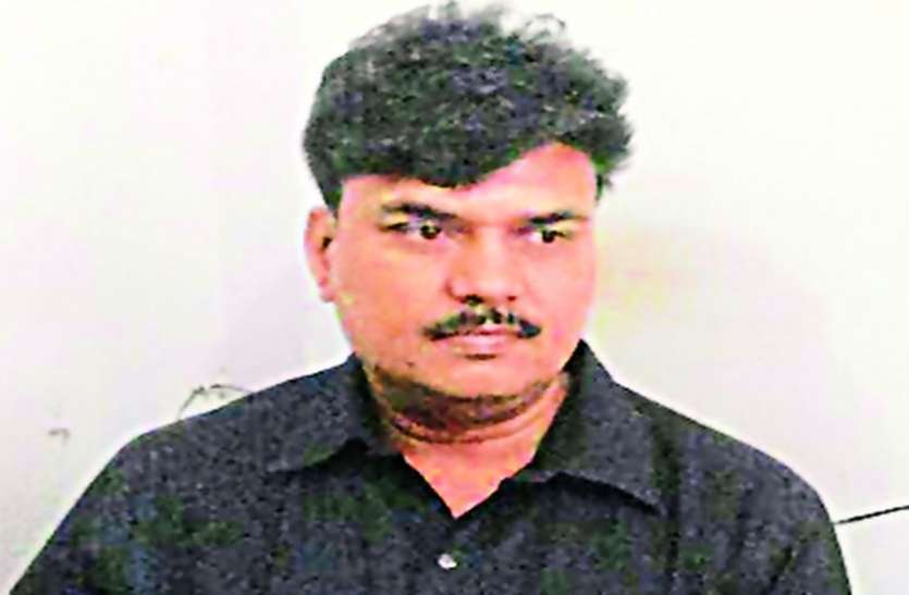 अस्पताल के डायरेक्टर ने छह माह किया बलात्कार, युवती से बोला- नौकरी वापस चाहिए तो स्टाफ को खुश करो अस्पताल के डायरेक्टर ने छह माह किया बलात्कार, युवती से बोला- नौकरी वापस चाहिए तो स्टाफ को खुश करो
