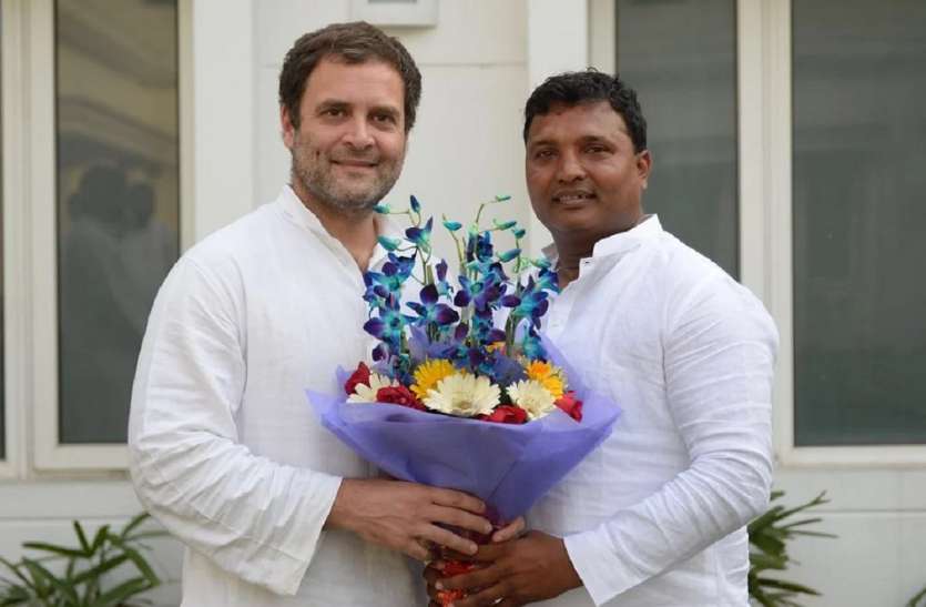 पूर्व कांग्रेस अध्यक्ष राहुल गांधी और यूथ कांग्रेस अध्यक्ष बीवी श्रीनिवास यूथ कांग्रेस के राष्ट्रीय अध्यक्ष श्रीनिवास ने MP में दिया गया विवादित बयान सोशल मीडिया पर हुआ वायरल