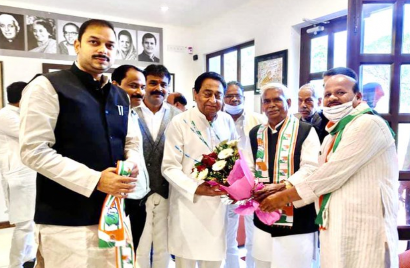 कांग्रेस में शामिल हुए नाथूराम गोडसे समर्थक नेता, कमलनाथ ने दिलाई सदस्यता कांग्रेस में शामिल हुए नाथूराम गोडसे समर्थक नेता, कमलनाथ ने दिलाई सदस्यता
