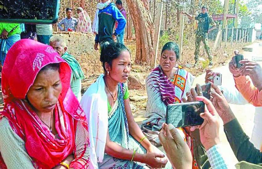 आत्म समर्पित महिला नक्सली के शव को लेने से परिजनों ने किया का इंकार, कहा हत्या हुई है