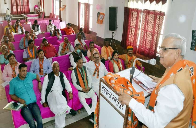 राजे की यात्रा और पार्टी में खींचतान... राजे की यात्रा और पार्टी में खींचतान...