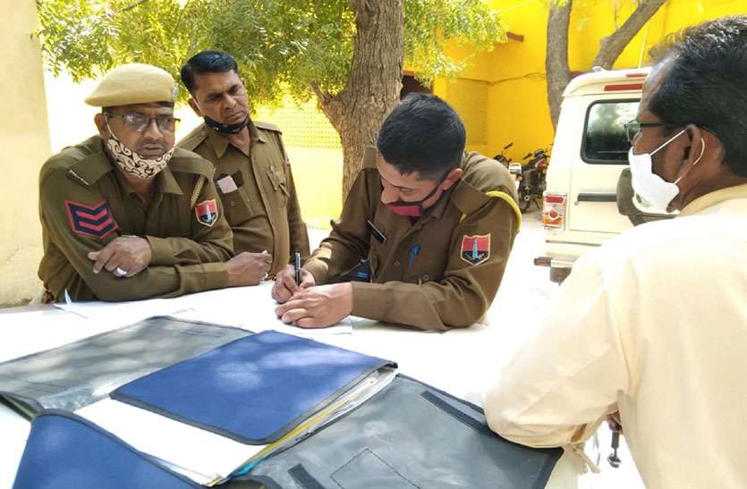 रस्सी का फंदा लगाकर 60 वर्षिय वृद्ध ने की आत्महत्या रस्सी का फंदा लगाकर 60 वर्षिय वृद्ध ने की आत्महत्या