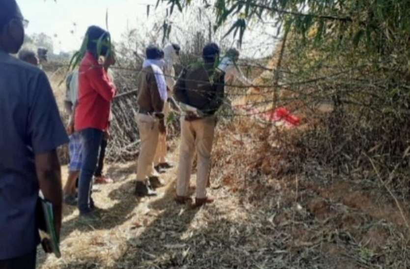 01_3.jpg पैरावट में एक साथ युवक-युवती का निर्वस्त्र लाश मिलने से फैली सनसनी, प्रेम प्रसंग के चलते हत्या का अंदेशा