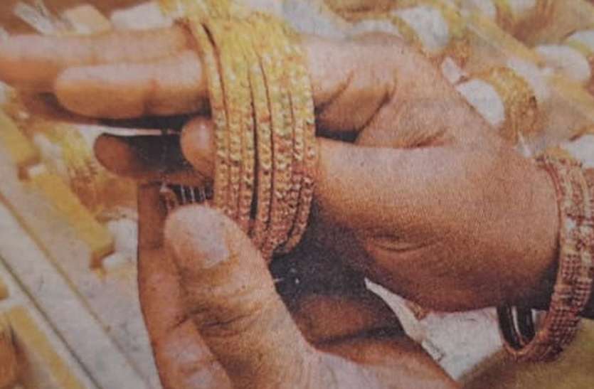 दस माह में चांदी 12 हजार से ज्यादा उछली चांदी की चांदी, सोने में उतार-चढ़ाव