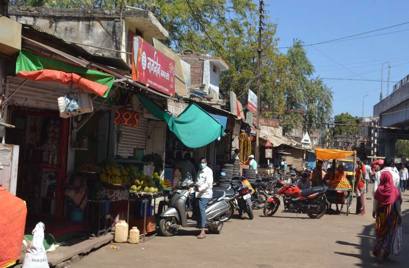 बाजार बंद: जीएसटी और ई-कॉमर्स की जटिल नीतियां बताकर व्यापारियों ने जताया विरोध