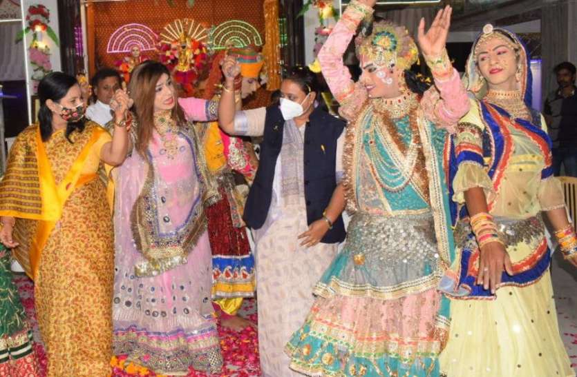 माघ मेले में झूम उठी विधायक और जोधपुर उत्तर क्षेत्र की महापौर माघ मेले में झूम उठी विधायक और जोधपुर उत्तर क्षेत्र की महापौर