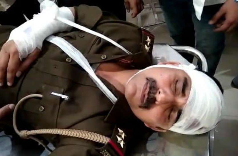 bijnor-2.jpg यूपी के बिजनौर में पुलिस पर हमला, दराेगा समेत तीन पुलिसकर्मी घायल